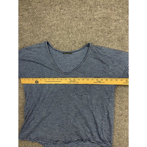Velvet by Graham & Spencer Shirt Womens Medium Blue Striped V-Neck Made USA - Picture 3 of 6